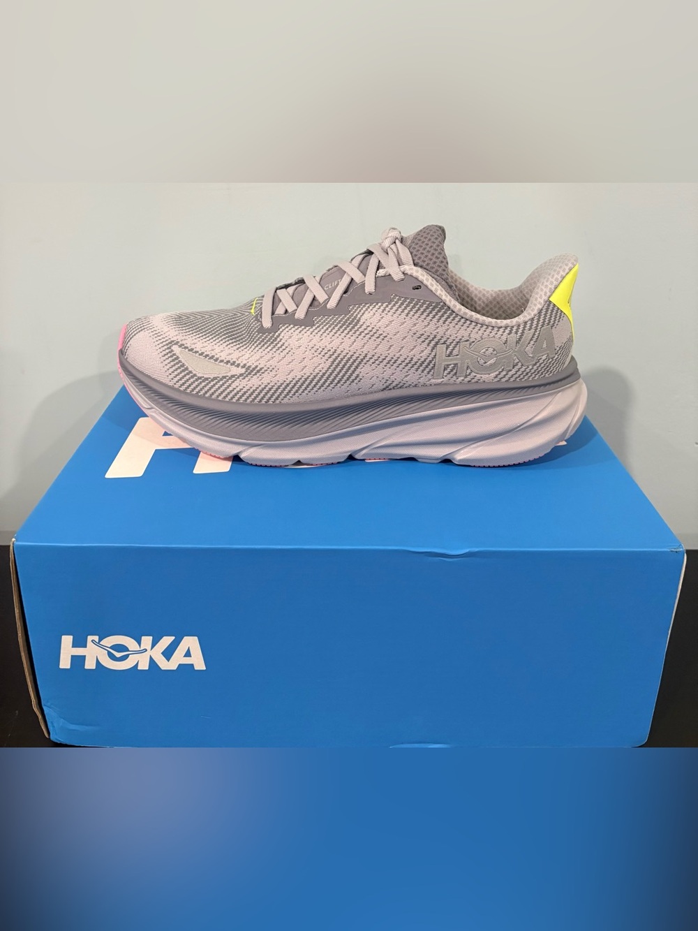 HOKA Women's Clifton 9 GTX Gore-Tex Shoe | foggy grey | size: 9.5 B